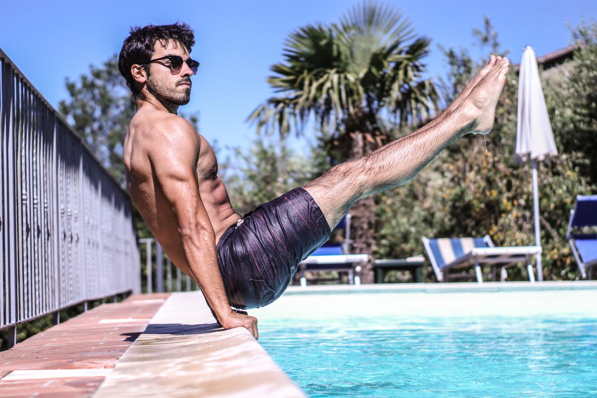 A personal trainer completing a calisthenics workouts for beginners.