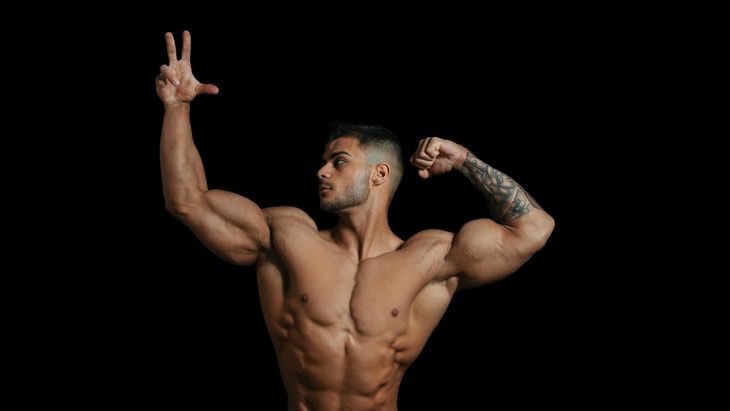 An online bodybuilding personal trainer