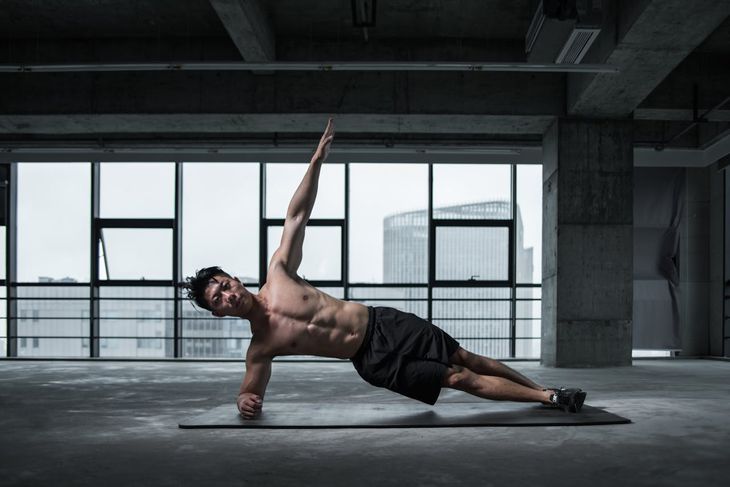 A man doing oblique exercises