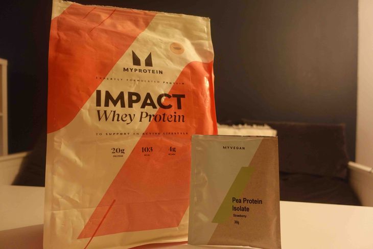 Whey and pea protein powders