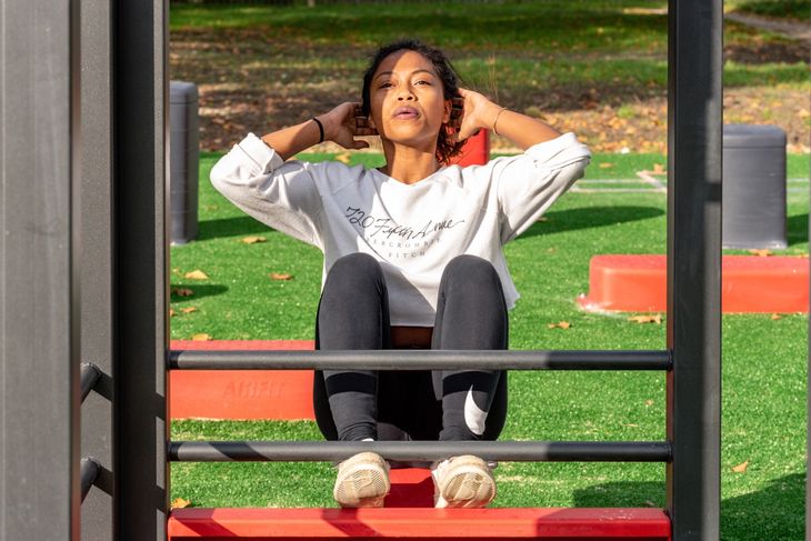 Woman doing sit ups as part of a weight loss circuit workout.