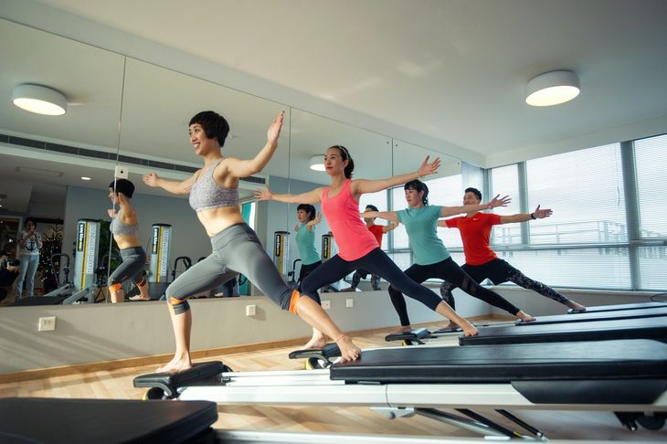 Pilates personal trainer leading a class