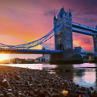 A sunrise behind Tower Bridge
